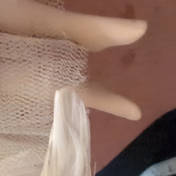 AVAILABLE -VTG Angel Ornament by Show Stoppers, Inc. 6" Tall x 8" wide - Picture 4 of 6